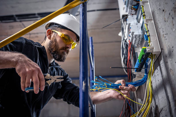 Best Affordable Emergency Electrician  in Carthage, IL
